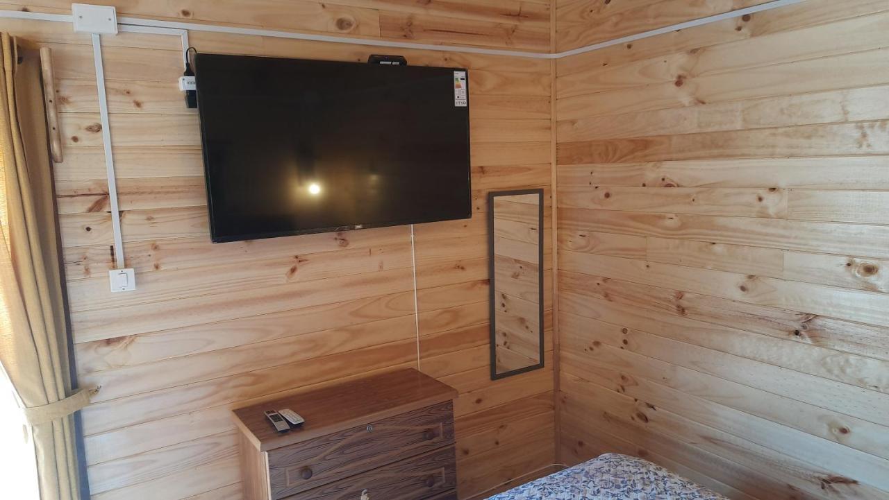 Cabana Del Campo Hornopiren Exterior photo